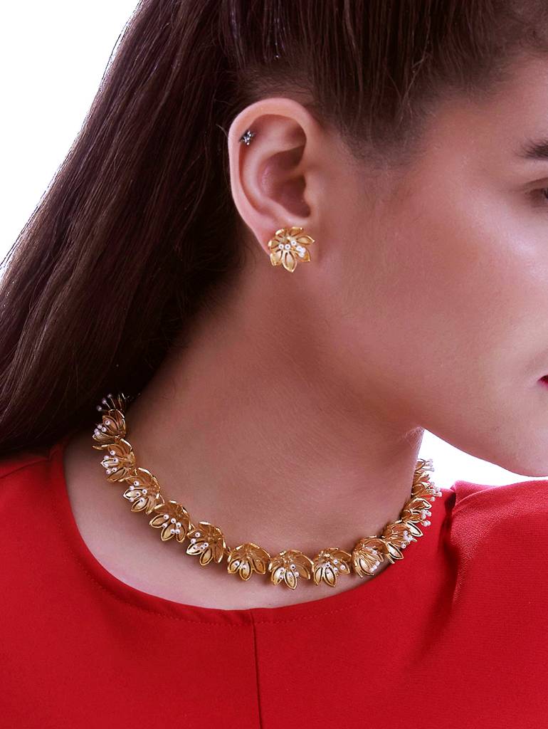 Pearly Golden Flower Earrings : Z13EA