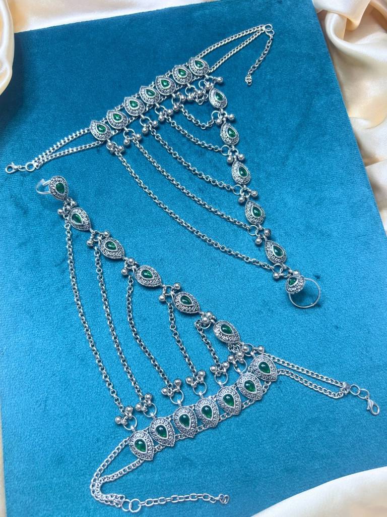 Oxidised Silver-Plated Kundan Stone-Studded Layered Anklet With Toe Ring : VI26ANK10005