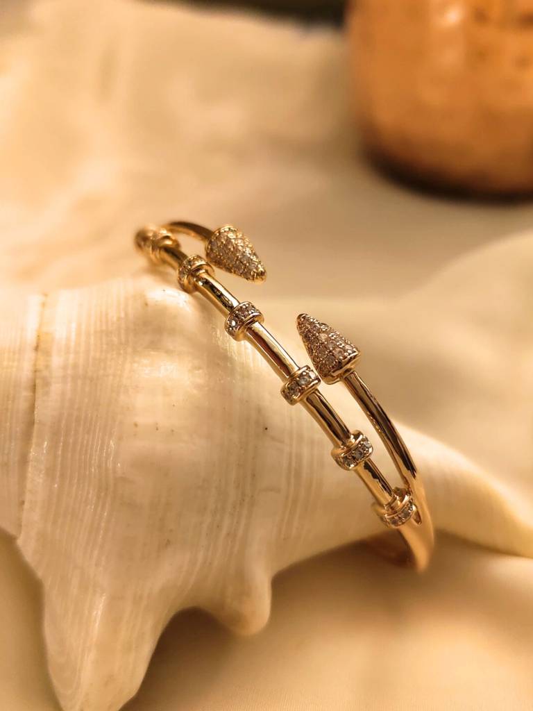 Arrow Head Studded Cuff Â Rosegold Plated, 316L Stainless Steel, Ad Stones, For Wrist Size 2'4 & Above : S925B506AHSC