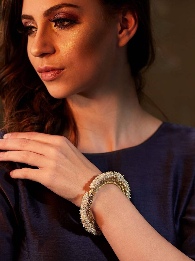 Splendour Of Pearls Bangle : WEB267PL