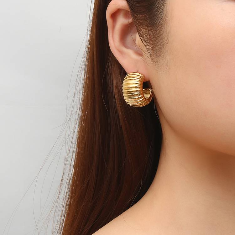 Chic Gold Hoops : ChicGoldHoops-LT-ER-HG-17