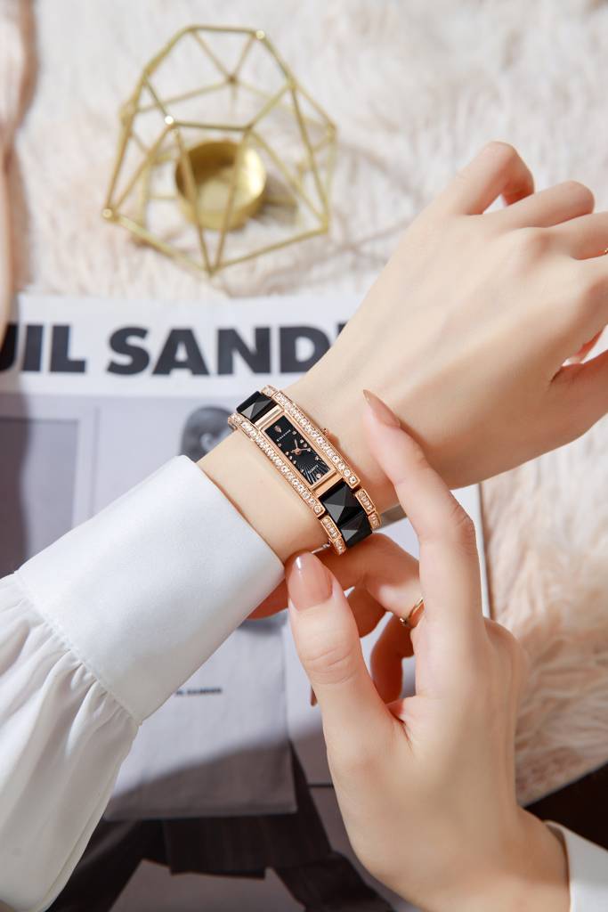 Giordano Luxury Crystal Studded Bracelet Watch For Women - Elegant Rectangular Dial, Quartz Movement And Stainle : GZ-60104-11