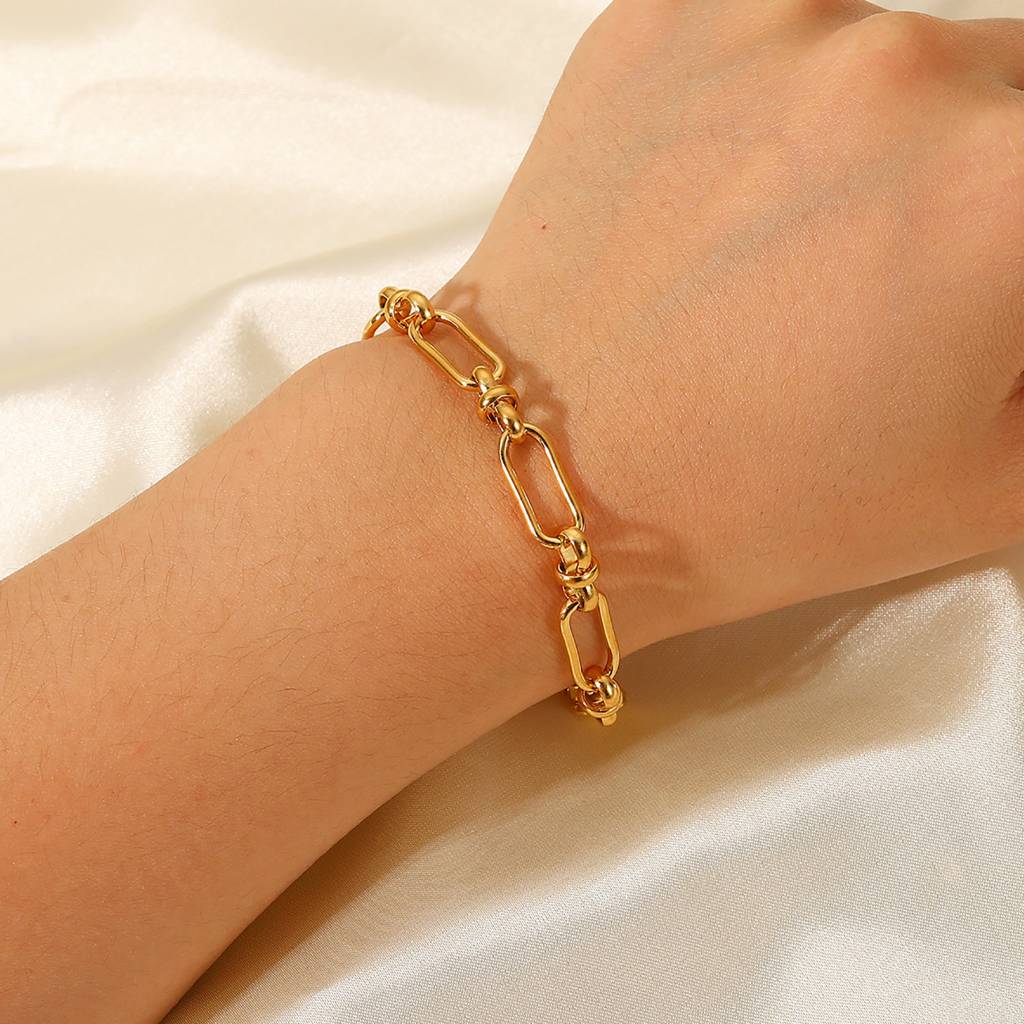 Safety Pin Chic - Gold Loose Bracelet : SafetyPinChic-GoldLooseBracelet-JD-BR-LG-10