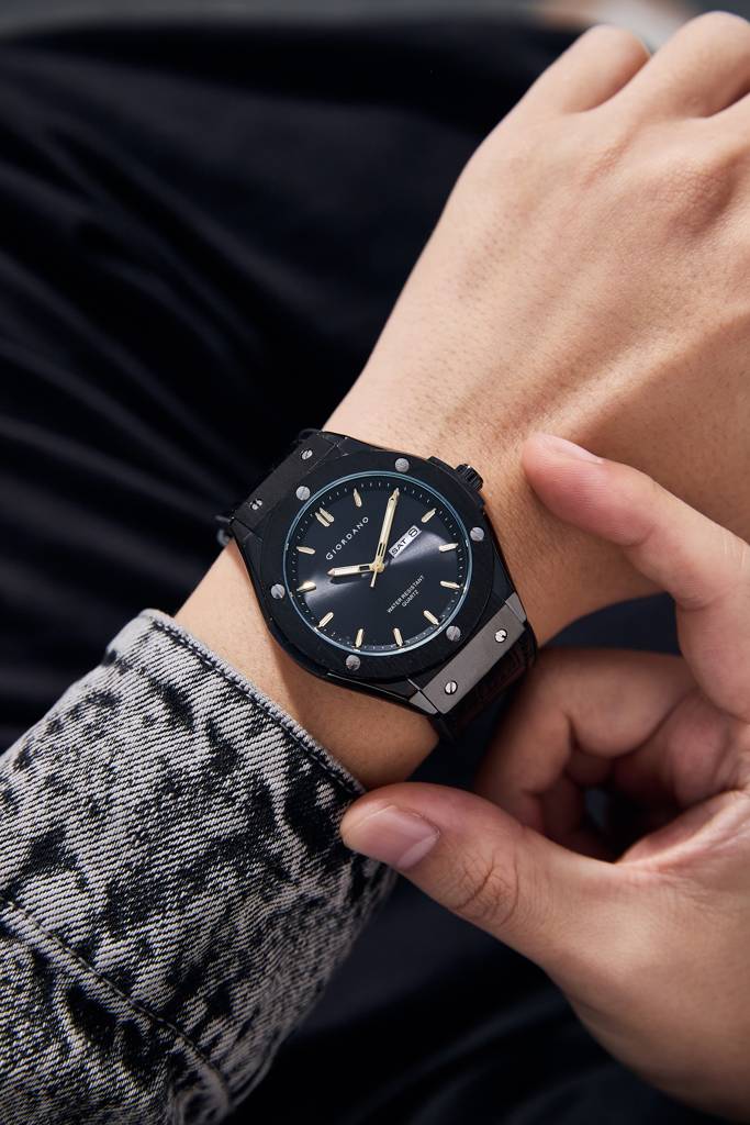 Giordano Casual Analog Watch For Men With Leather Band, Day-Date Function And Quartz Movement : GZ-50142-01