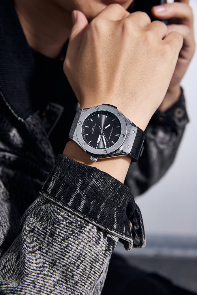 Giordano Casual Analog Watch For Men With Leather Band, Day-Date Function And Quartz Movement : GZ-50142-02