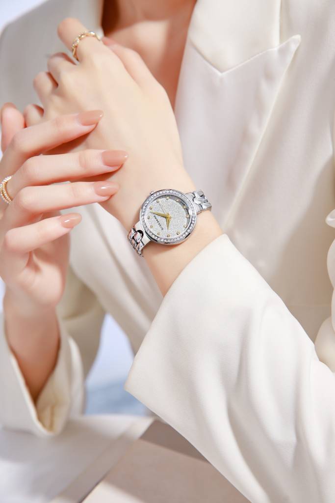 Analog Silver Dial Women'S Watch : A2068-11