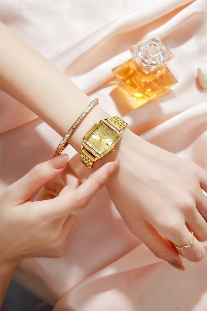 Giordano Analog Watch With Bracelet Set For Women – Cut Glass Square Dial, Crystal Roman Indices And Stainless S : GZ-60117-66