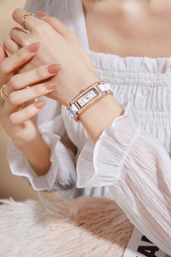 Giordano Luxury Crystal Studded Bracelet Watch For Women - Elegant Rectangular Dial, Quartz Movement And Stainle : GZ-60104-33