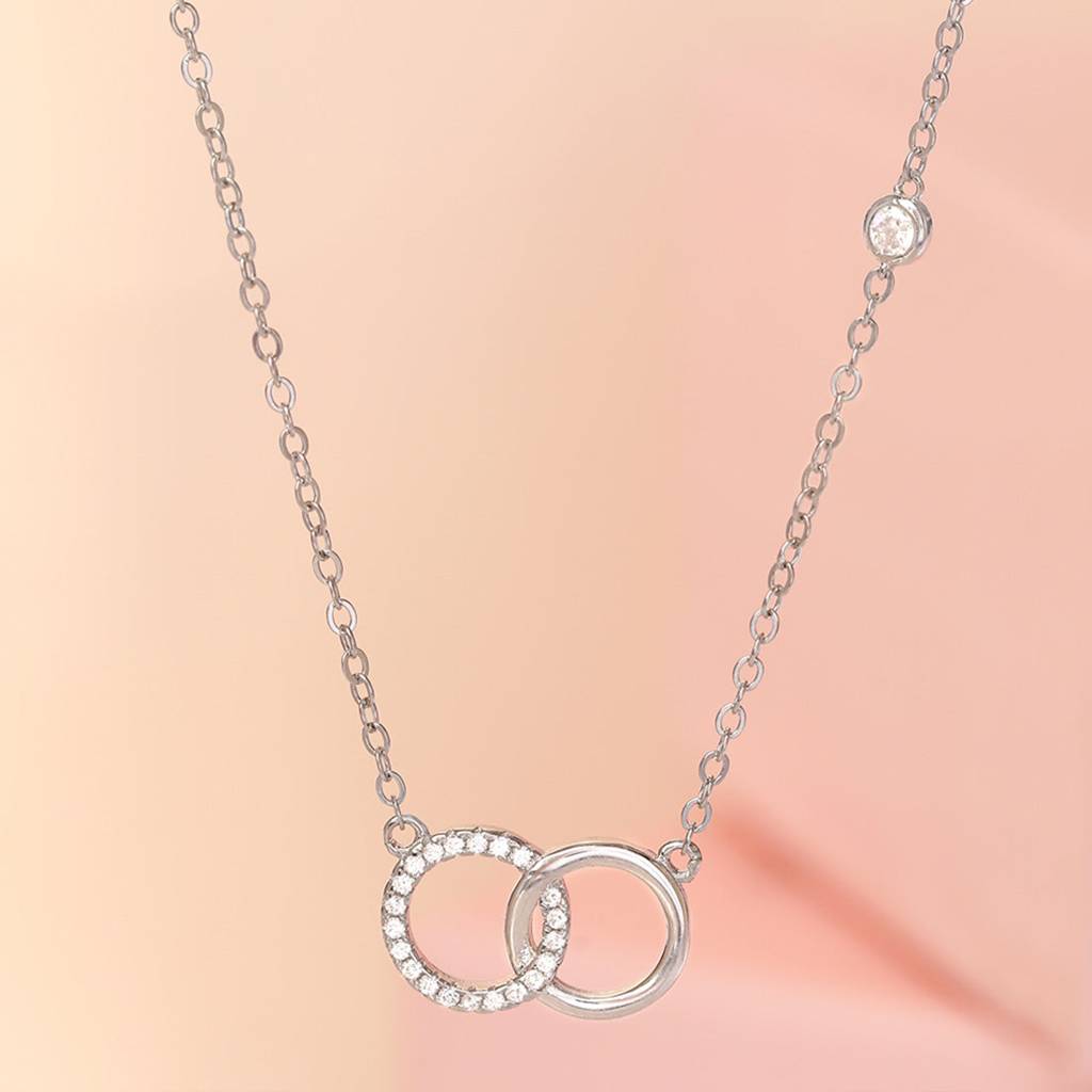 Interlinked Circle Pendant Necklace Interlinked Circle Pendant