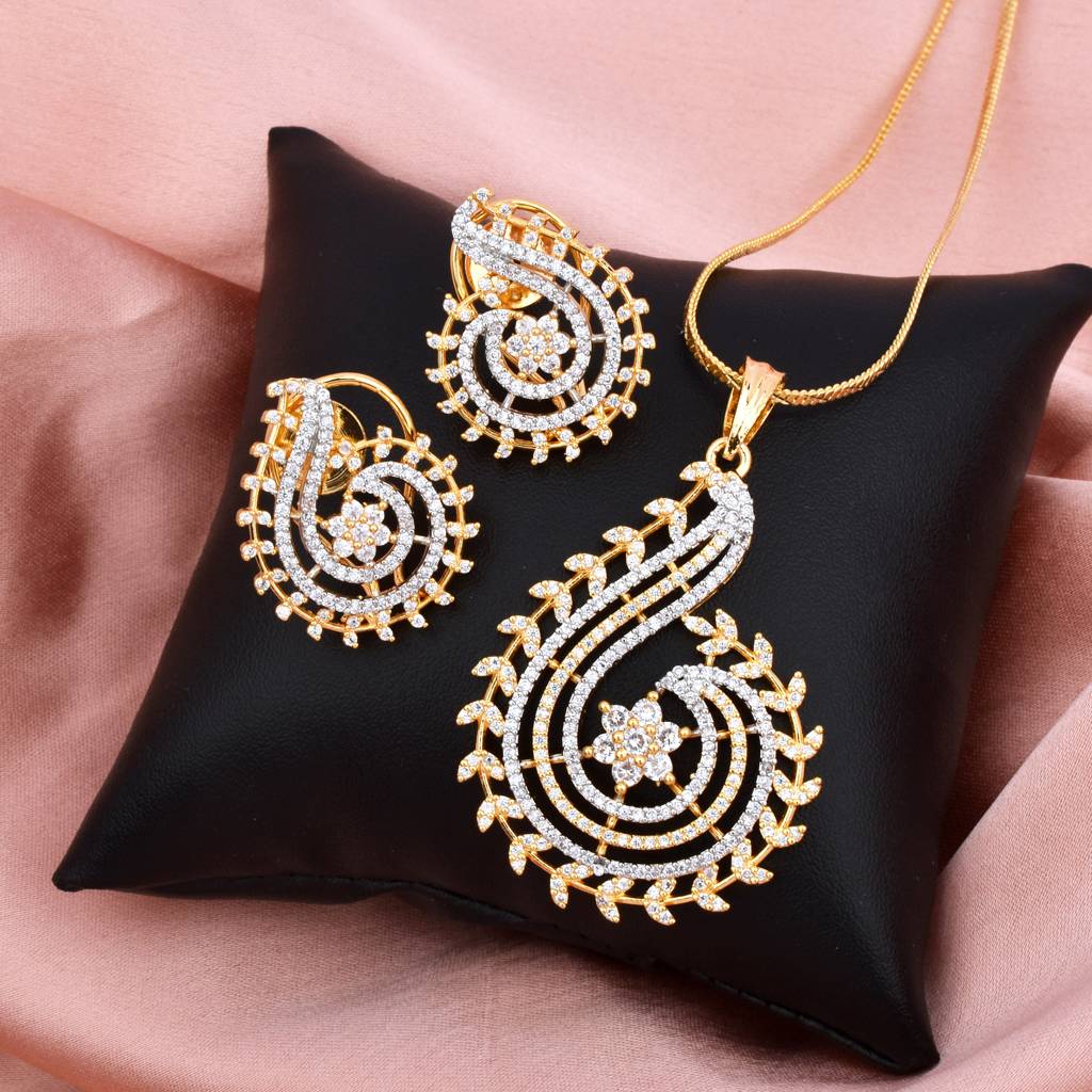 Luxora Diamond Pendant Set And Earrings : PJPENGJCZ113