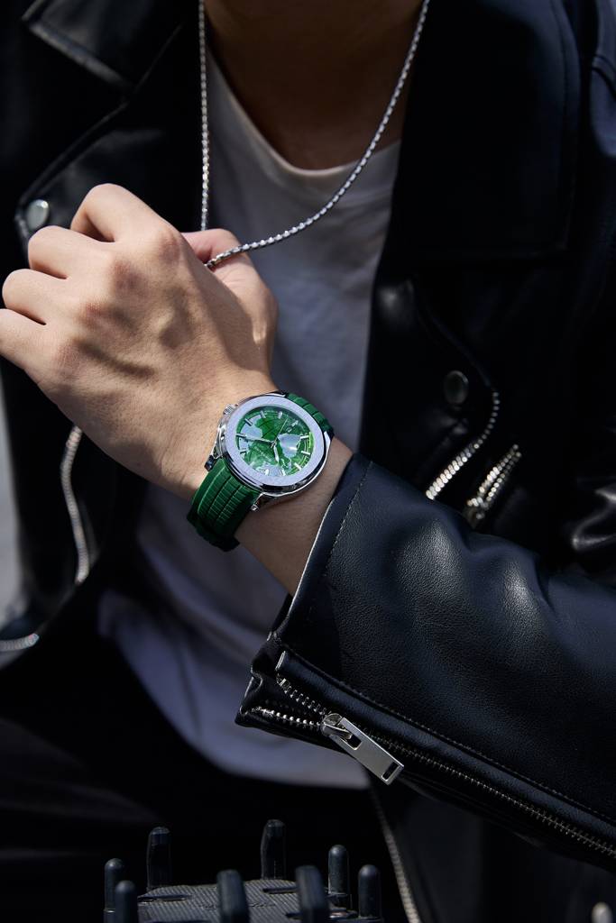 Stylish World Map Design Analog Watch For Men With Silver Case Round Dial, Textured Silicone Strap, Water Resist : GZ-50147-05