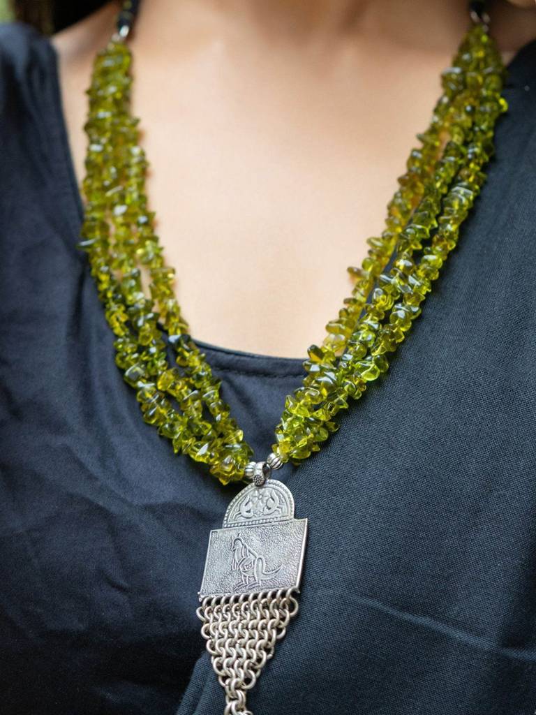 Bohemian Handmade Green Semi-Precious Stone Chips Tribal Pendant Necklace Set : LAANP128