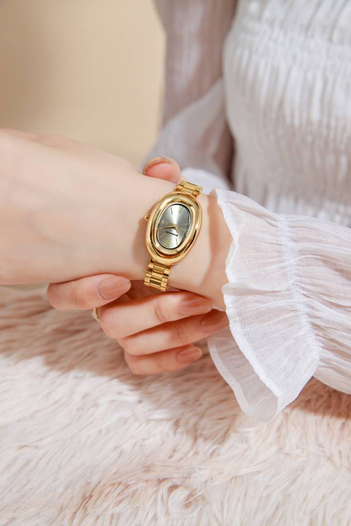 Giordano Oval Shape Dial Watch For Women – Elegant Roman Numerals, Stainless Steel Strap, Sleek Analog Design : GZ-60115-22