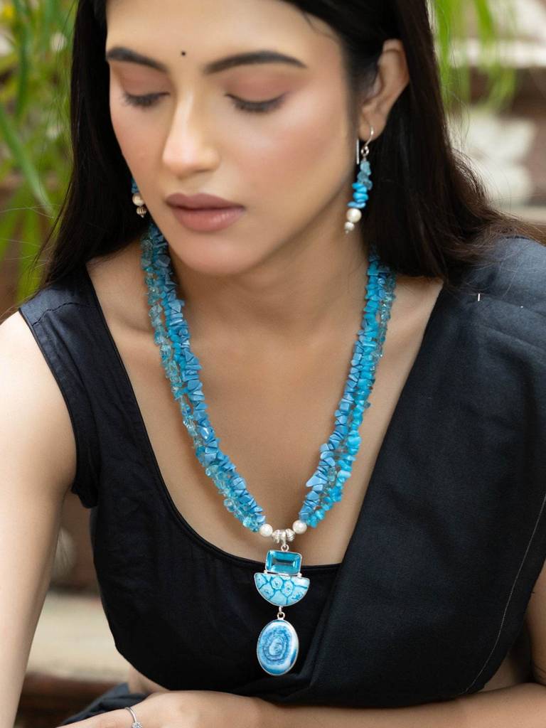 Handmade Shades Of Blue Semi Precious Agate Stone Chips Necklace Set : LAANP126