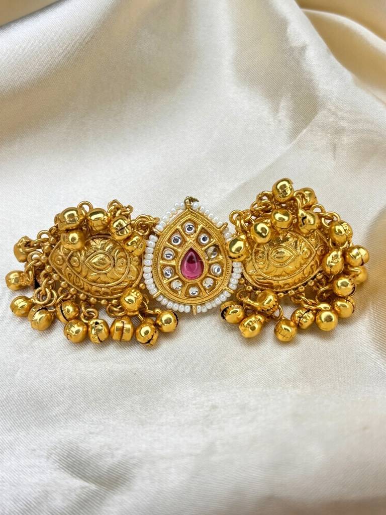 Women Gold-Plated Antique Stone Studded & Beaded Finger Ring : VI26RIAD1000031