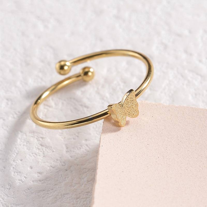 Butterfly Bliss Gold Ring : ButterflyBlissGoldRing-LT-RG-FG-05