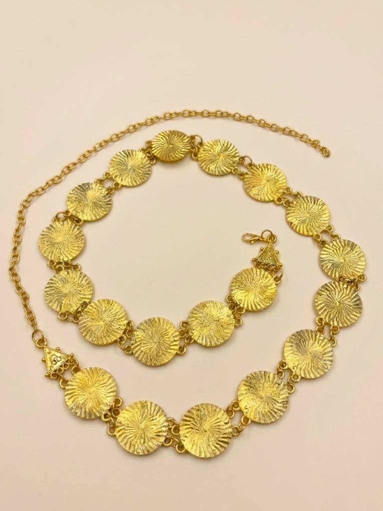 Women Gold-Plated Textured Disc Kamarbandh Waist Belt : VI26KB10007