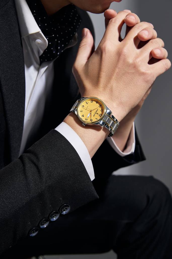 Carnaby Collection Analog Quartz Watch For Men With Stainless Steel Strap And Day & Date Display : LFM10008-33