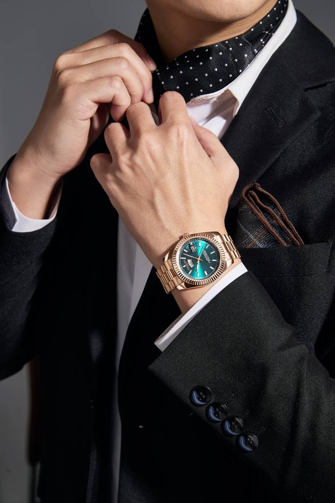 Oxford Collection Analog Quartz Watch For Men With Stainless Steel Strap, Fluted Metal Case, Day & Date Display, : LFM10001-22