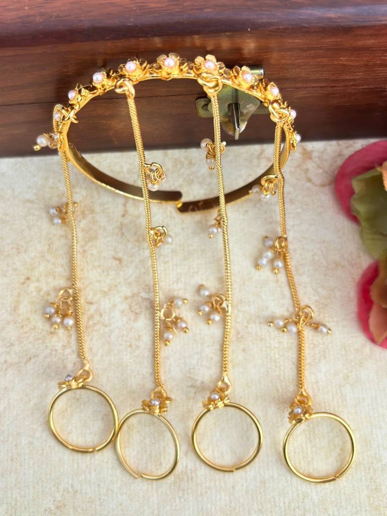 Women Floral Gold-Plated Multi Finger Ring Ghungaroo Kashmiri Bracelet : VI26BC100050