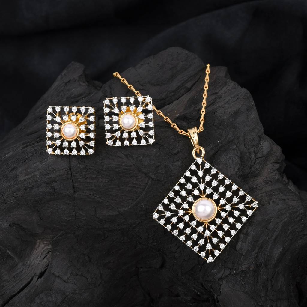 Opulent Gold Plated Cz Pendant Set : PJPENGJPCZ201