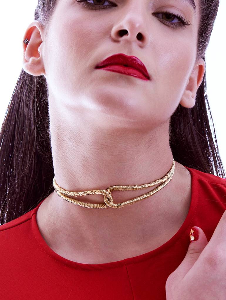 Golden Threaded Interlocked Choker : Z03EA