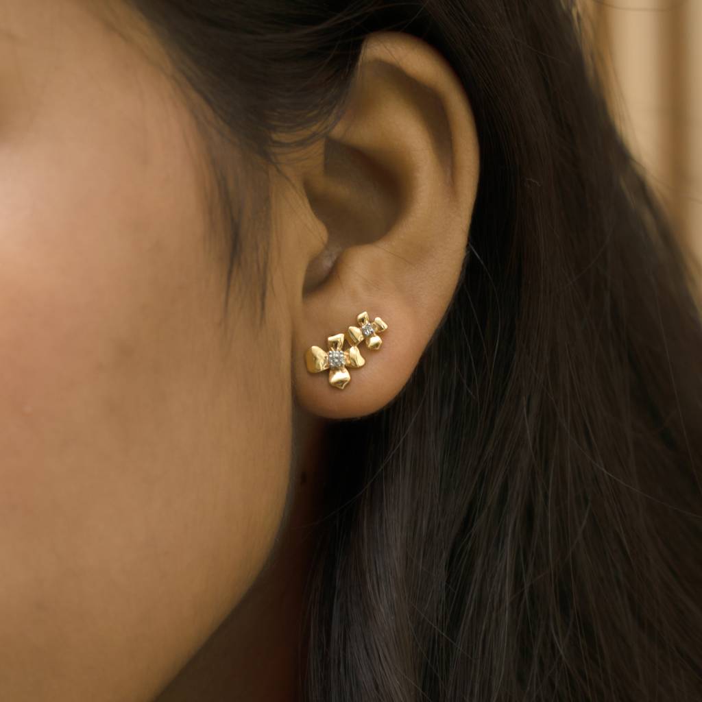 Petal Play - Lab Diamond Stud Earrings : LLER0101
