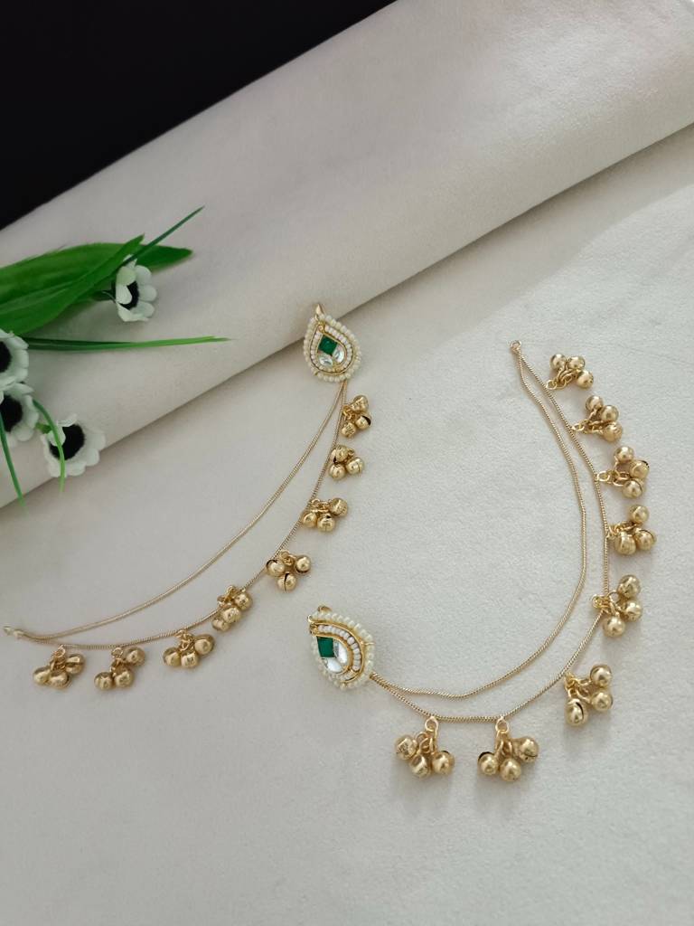 Brass-Plated Kundan Studded And Ghungroo Beaded Kashmiri Ear Cuff : VS105321