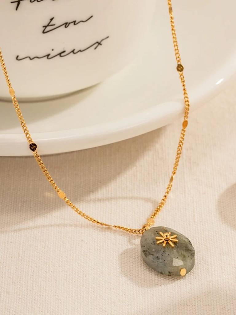 18Kt Gold Plated White Stone Flower Inlaid Necklace, Jane : INJANE