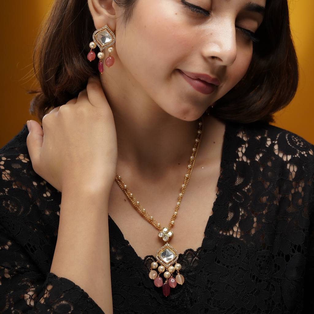 22Kt Gold-Plated Floral Blush Pendant Set : PE40037