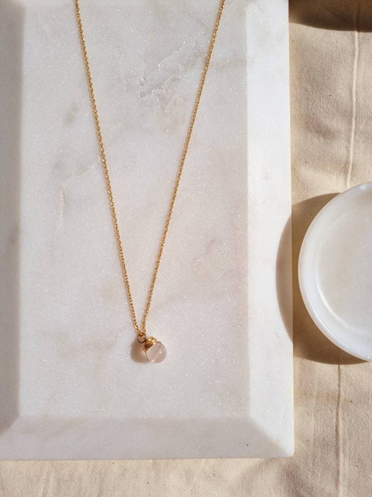 Rose Quartz Round Pendant With 18Kt Gold Plated On Brass Chain : NO-O-6669-16