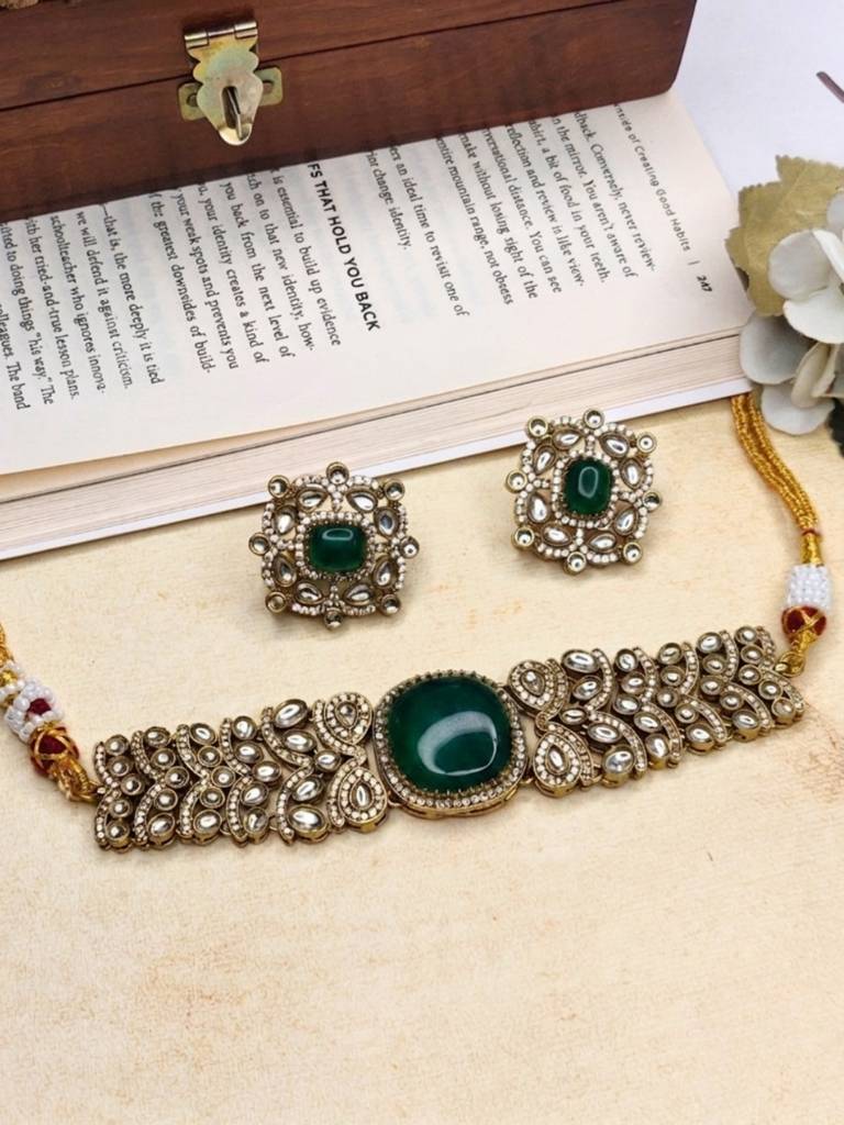 Gold-Plated Green Stone Traditional Kundan Choker Jewellery Set : VI26JSKU100009