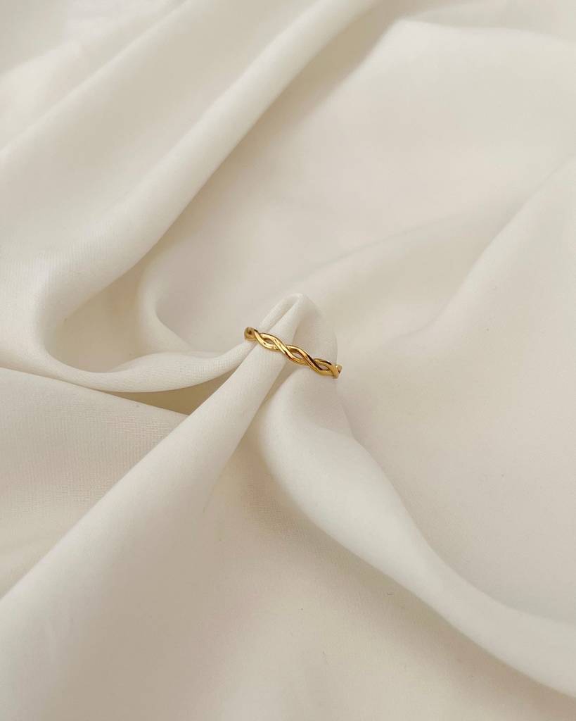 18K Gold Plated Millie Minimal Twisted Ring : R20Size6