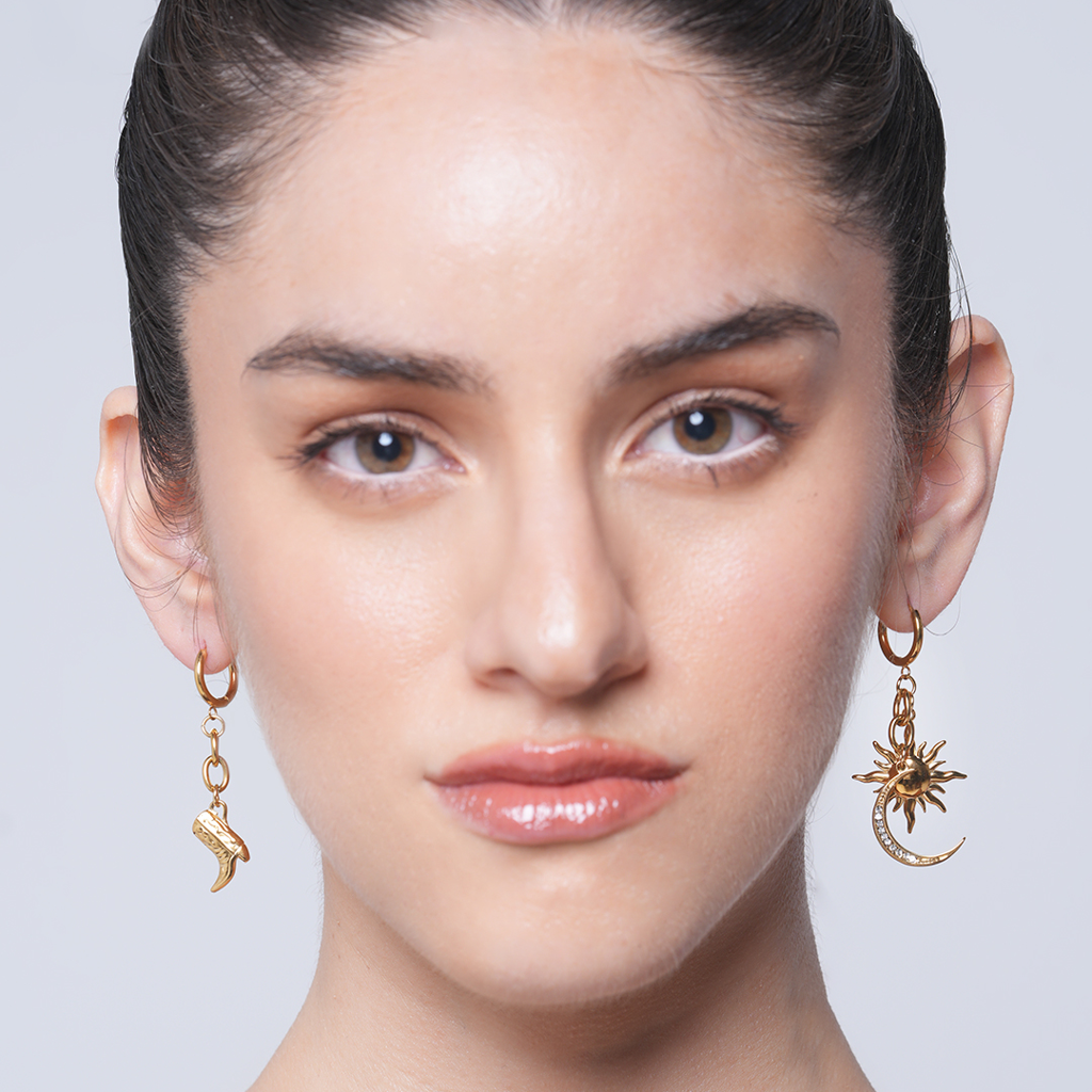 Sun And Moon Boot Drop Earrings : CAO0053JND