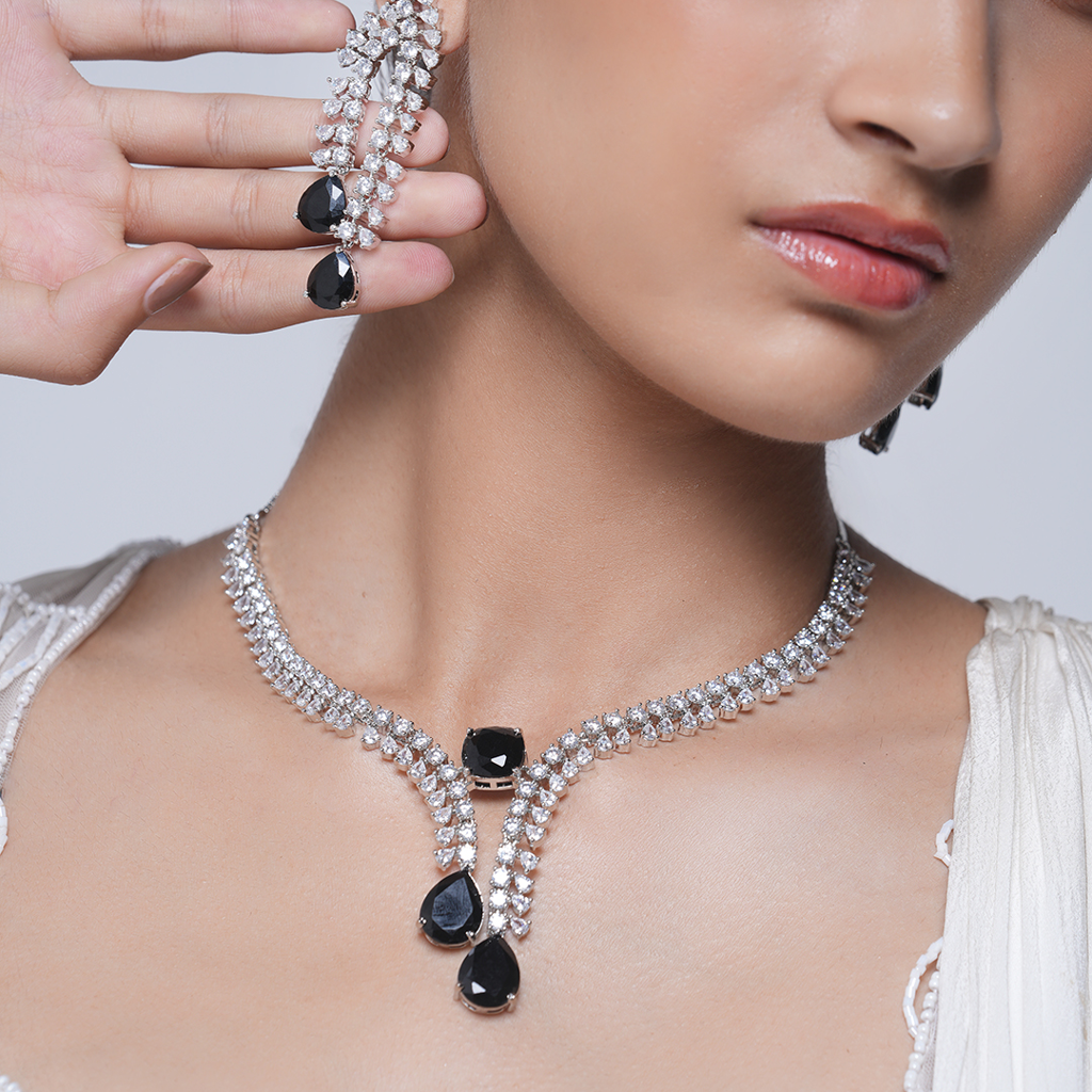Black Designer Ad Necklace : CAO0180VIH