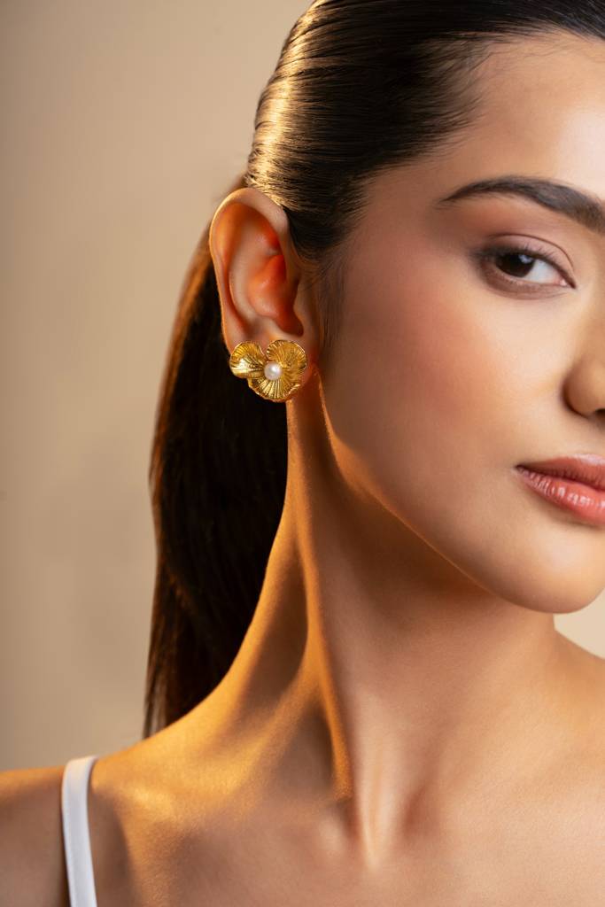 Blossom Freshwater Pearl Earrings : ERG-BLSM-PRL