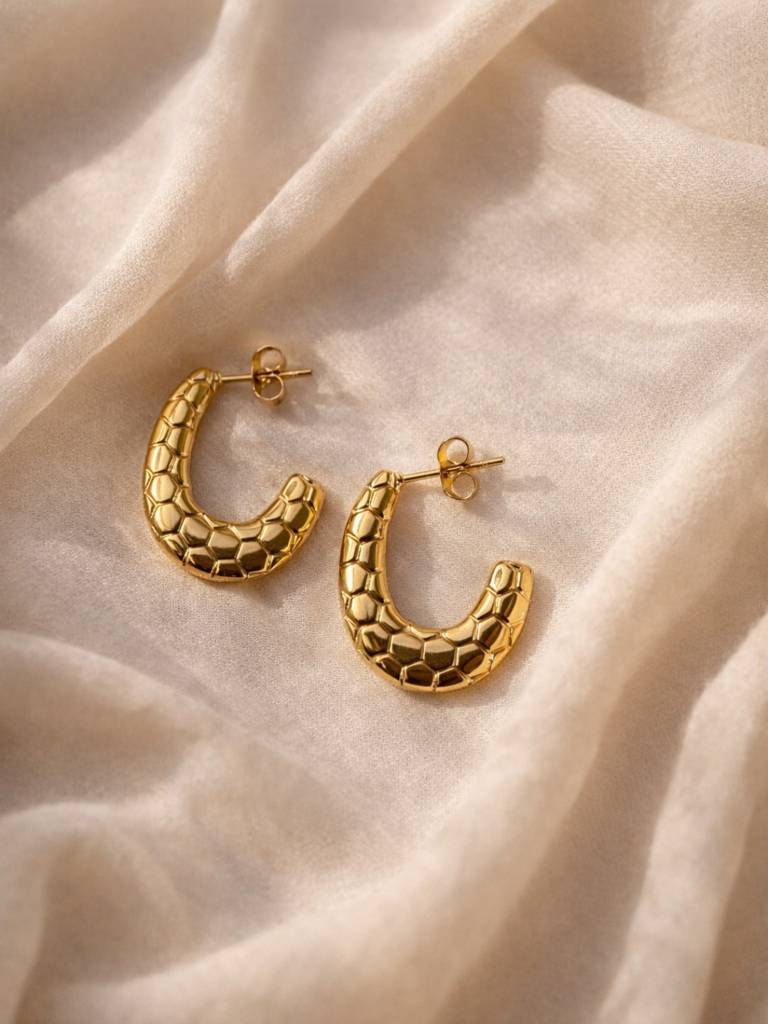 Sculptural U Hoops – 18K Gold Plated Anti Tarnish Earrings : ATE880SUH