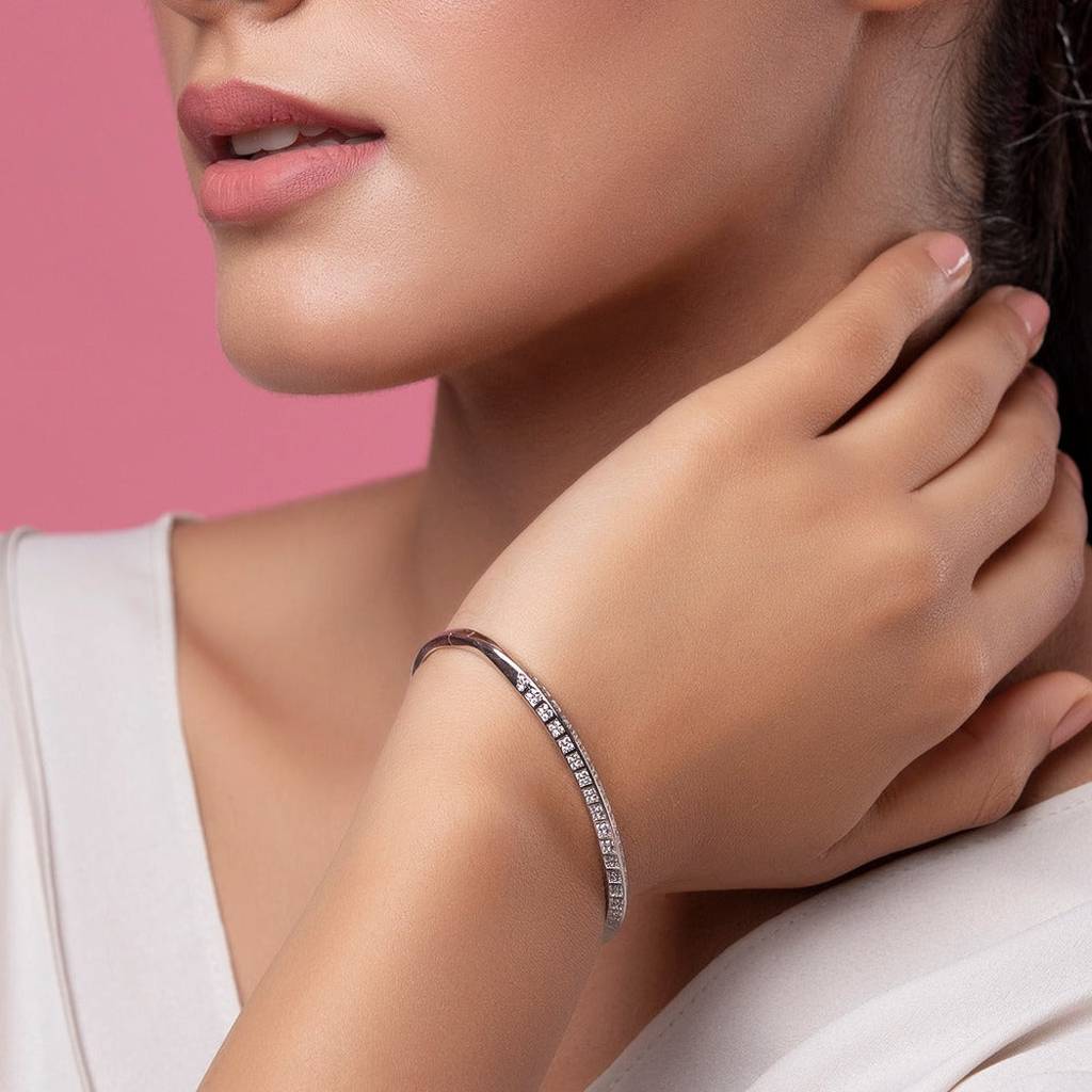 Classy 925 Sterling Silver Bracelet : BR-80142