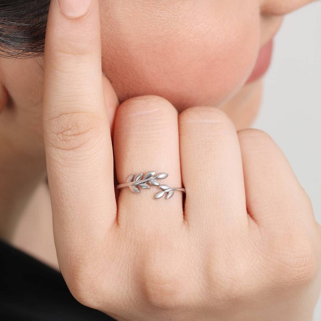 Graceful Rhodium Plated 925 Sterling Silver Leaf Ring : RNG-40149-R
