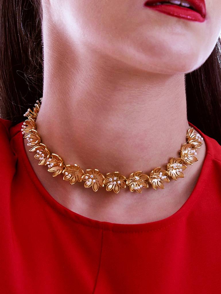 Pearly Golden Flower Necklace : Z12EA