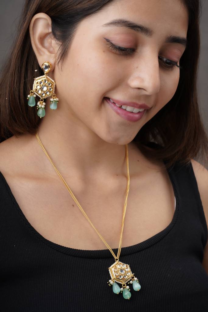 22Kt Gold-Plated Flower Drop Necklace- Green : PE25050