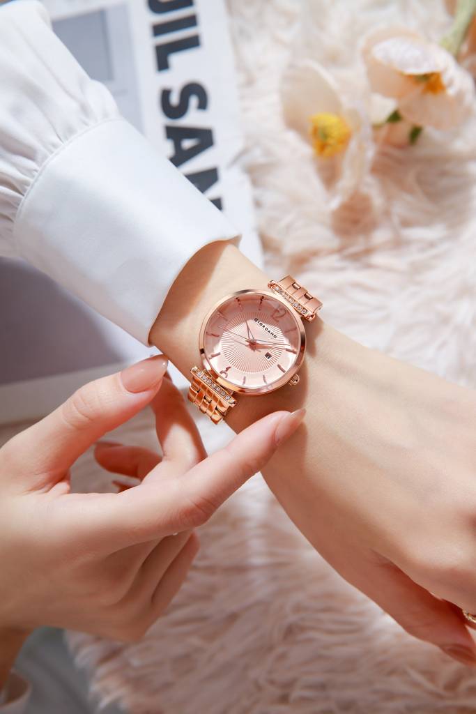 Giordano Exquisite Analog Watch For Women With Round Cut Glass Textured Dial, Stainless Steel Strap And Date Dis : GZ-60111-44