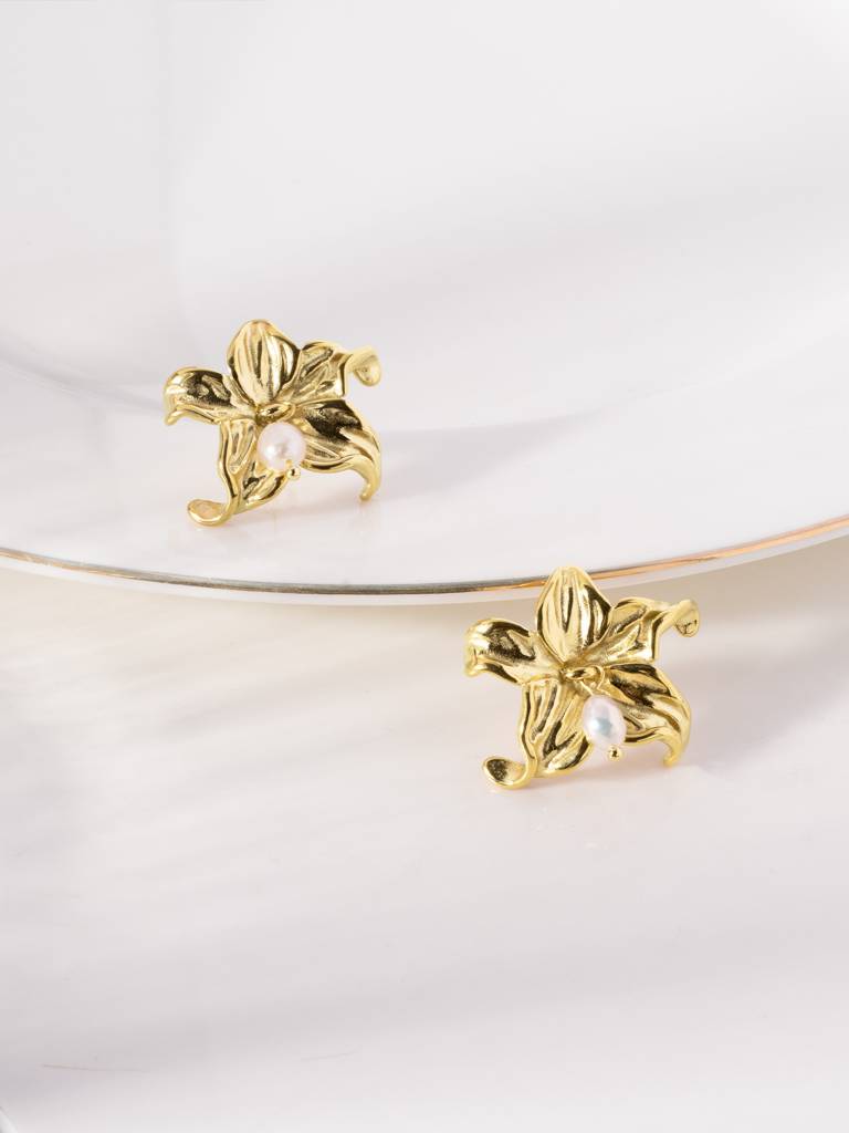 Bloom Pearl Stud Earrings For Women - Waterproof & Anti-Tarnish : ER0665
