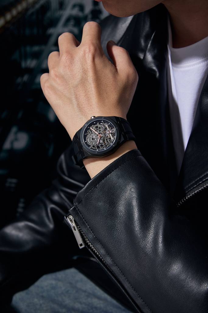 Premier Phantom Collection Automatic Watch For Men With Skeleton Round Dial, Luminous Hands And Markers, Silicon : GZ-50224-01