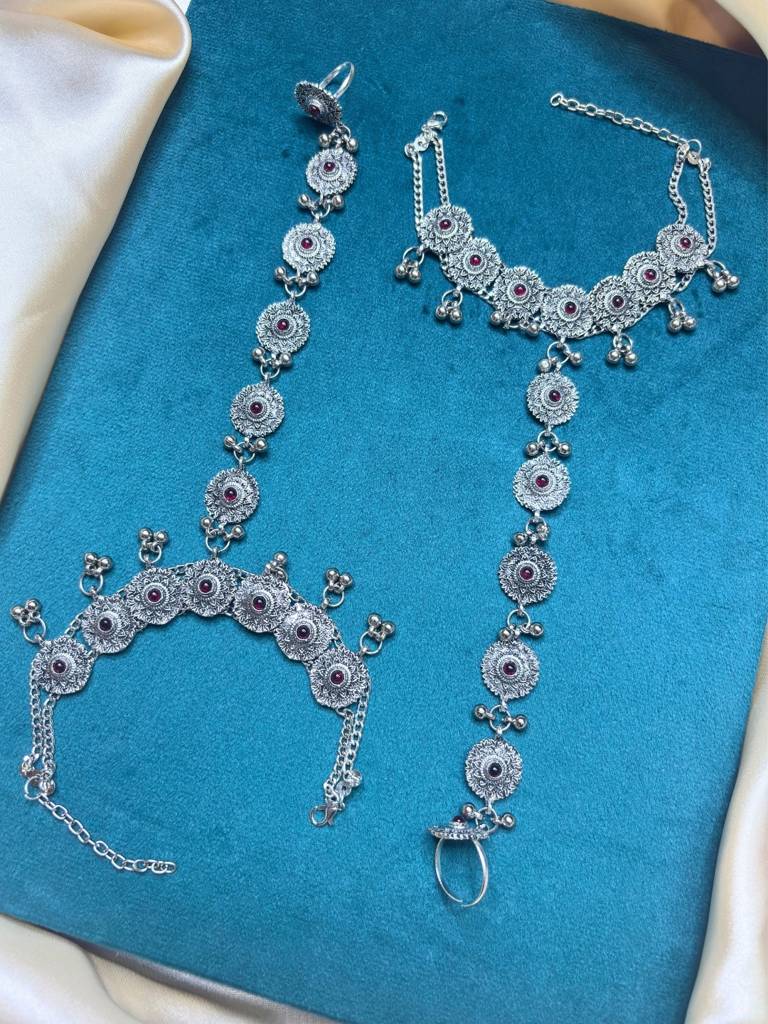 Women Oxidised Silver-Plated Kundan Stone-Studded Anklet With Toe Ring : VI26ANK10007