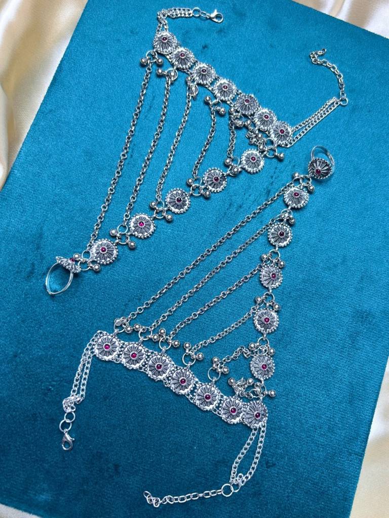 Oxidised Silver-Plated Pink Kundanstone-Studded Layered Chain Anklet With Toe Ring : VI26ANK10010