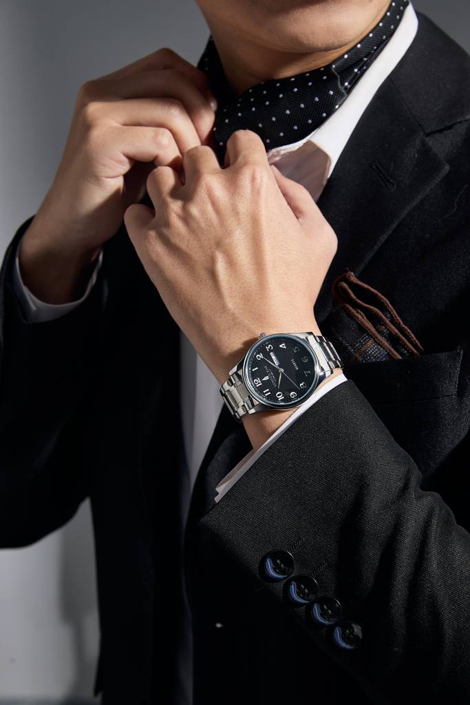Carnaby Collection Analog Quartz Watch For Men With Stainless Steel Strap And Day & Date Display : LFM10008-11