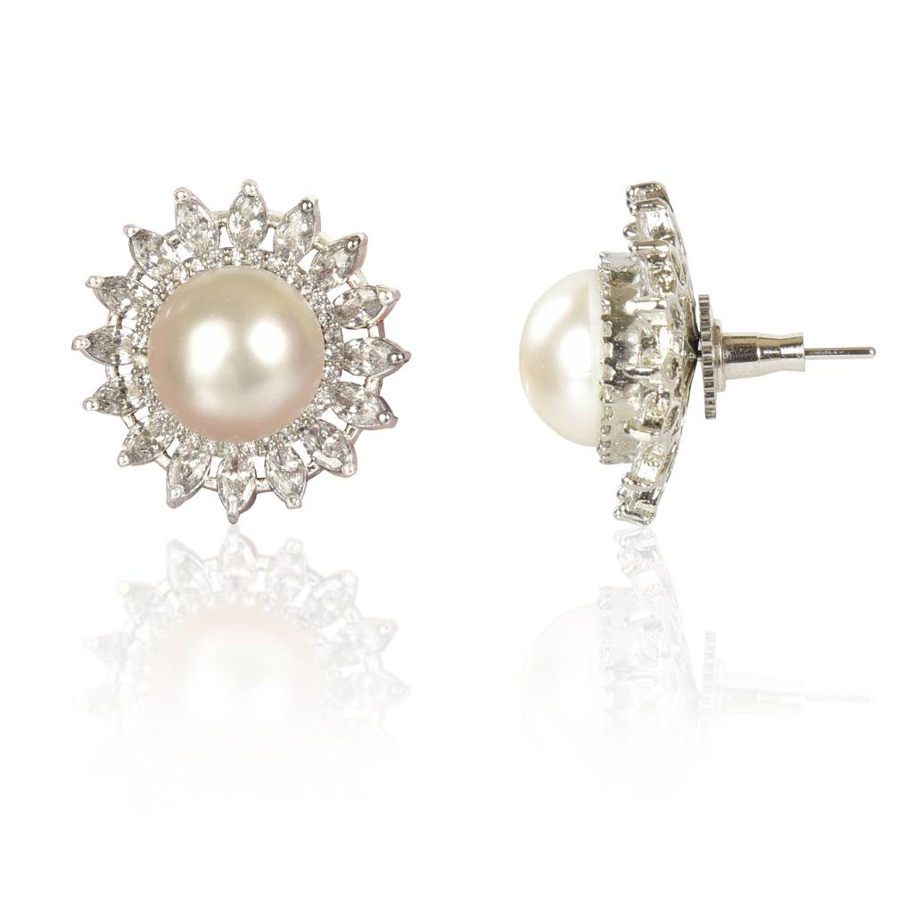 Flower Pearl Stud Earrings : IE901