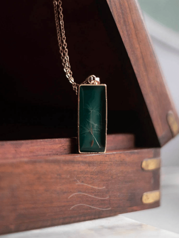 Retro Dreams - Unisex Necklace : LA-DFK-RD-G-01