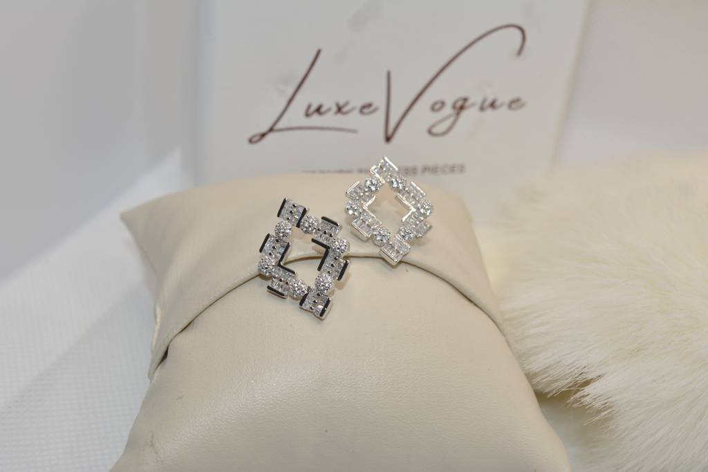 Dazzling Diamond Earrings : 322